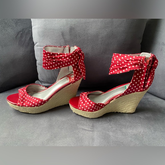 Women’s red wedge sandals, size 8 - Picture 4 of 8